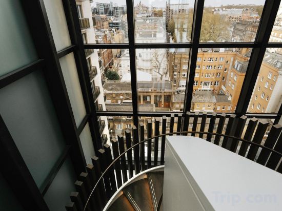 Фото Jumeirah Carlton Tower