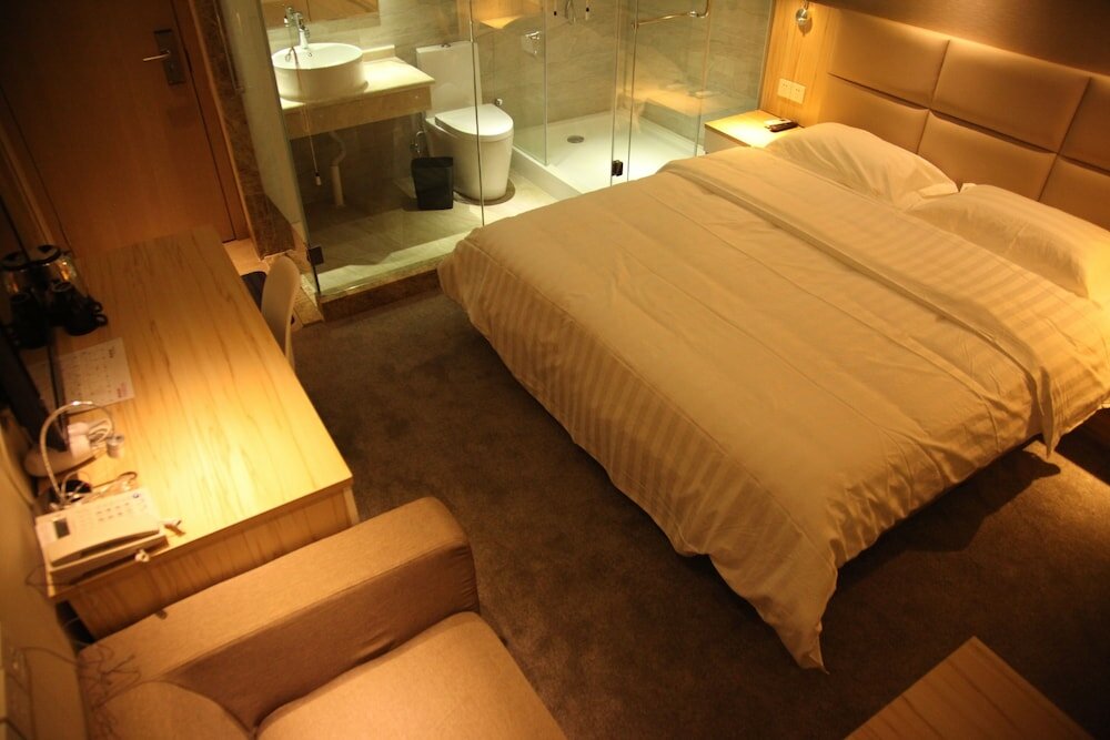 Фото Fish Inn Shanghai East Nanjing Road