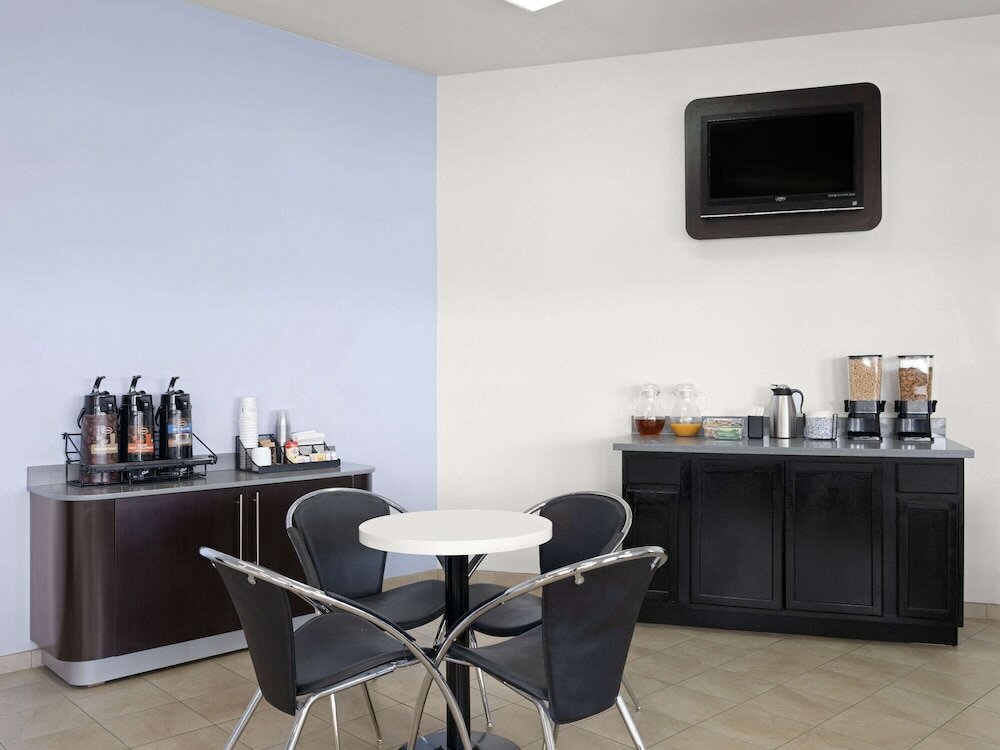 Фото Super 8 by Wyndham Dunnigan