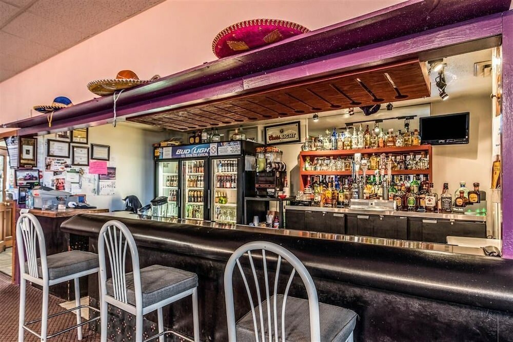 Фото Colby Inn and Suites