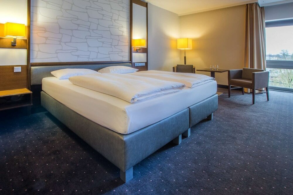 Фото Park Inn by Radisson Lübeck