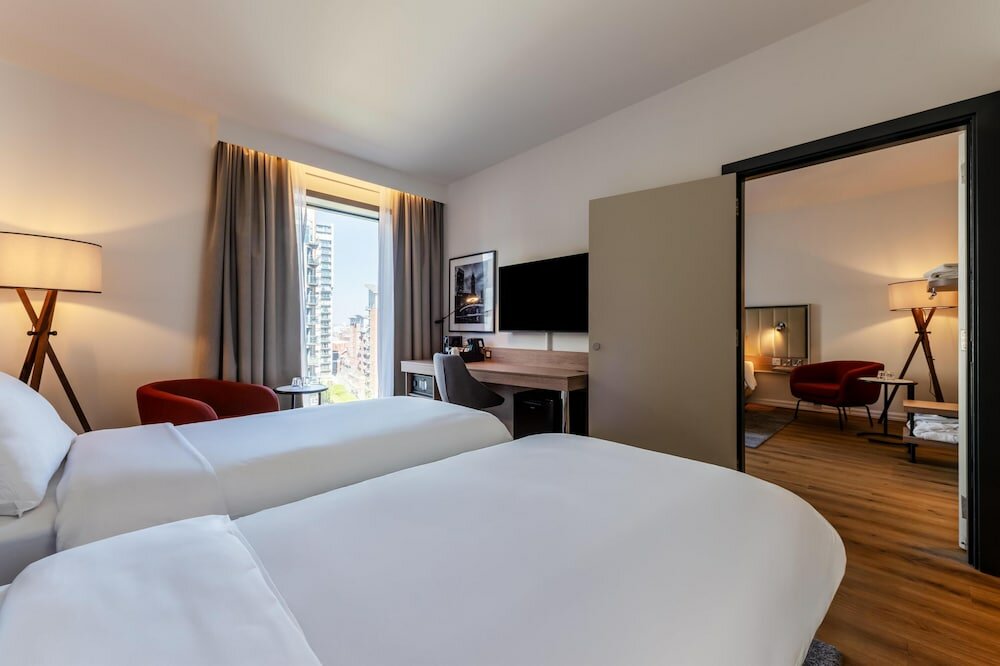 Фото Radisson Hotel Manchester City Centre, A Verified Net Zero Hotel