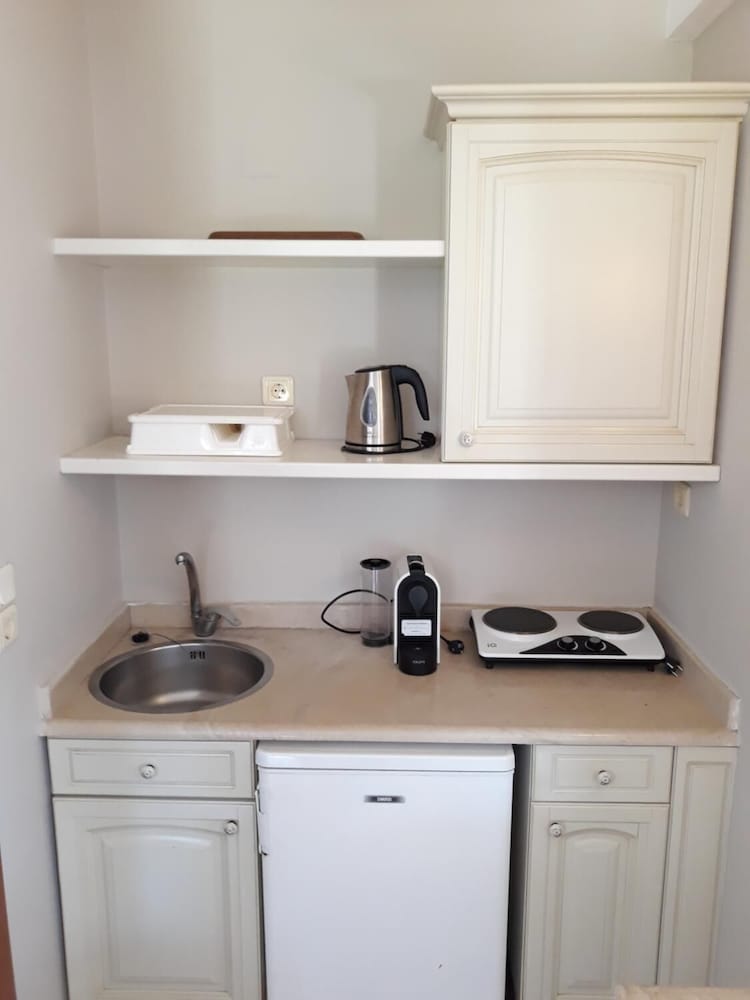 Фото Parthenis Beach Suites by the Sea