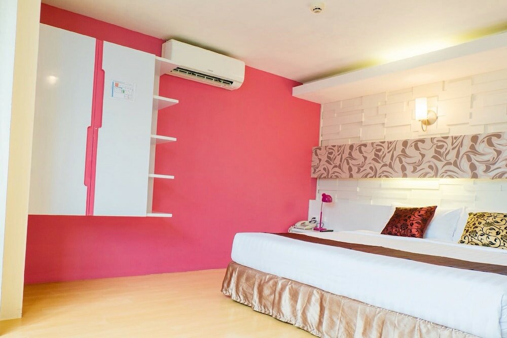 Фото The Konnect Hotel