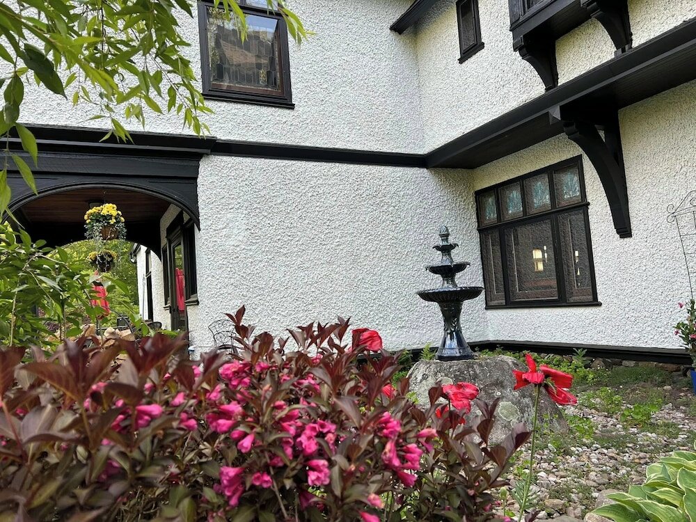 Фото Manor House Inn