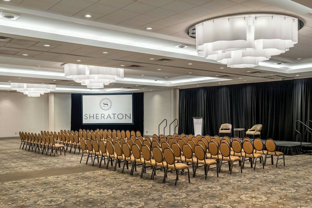 Фото Sheraton Vancouver Guildford Hotel