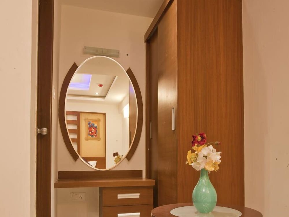 Фото Icon Suites by Bhagini