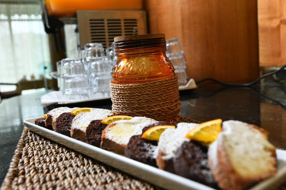 Фото Hotel Karpos