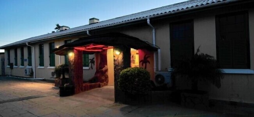 Фото Oasis Country Lodge