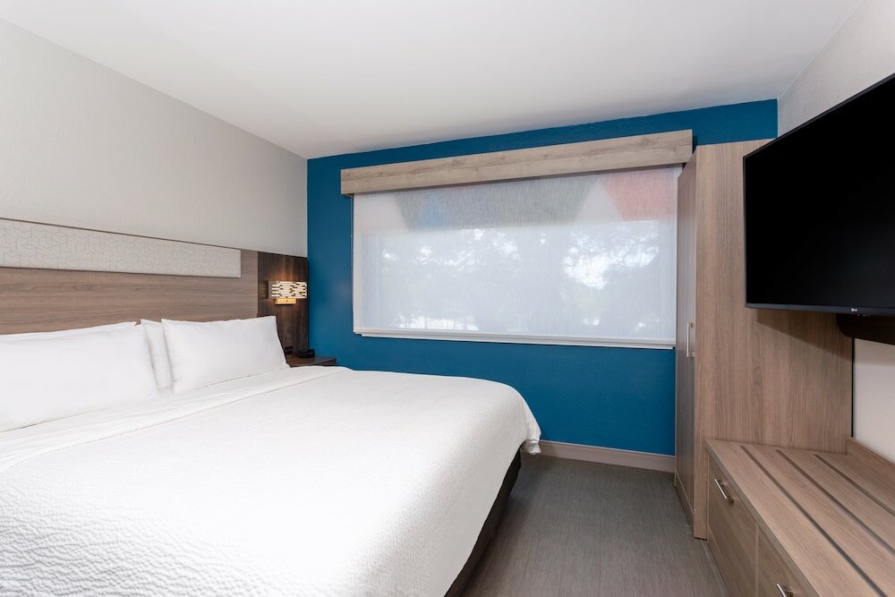 Фото Holiday Inn Express Clearwater East - Icot Center, an Ihg Hotel