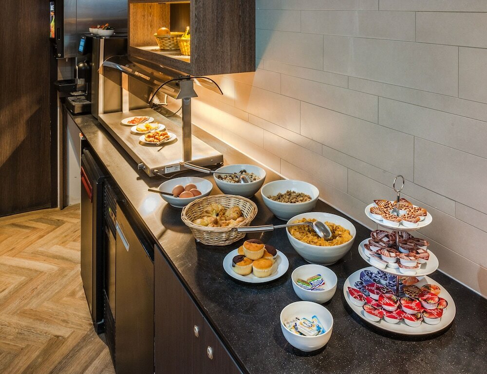 Фото The Alfred Hotel