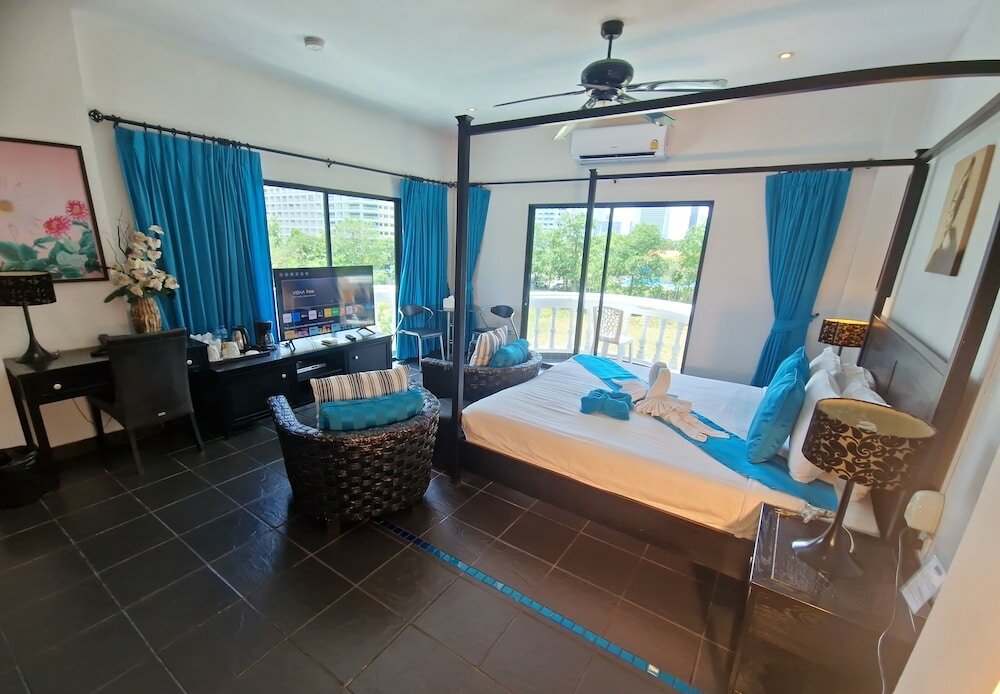 Фото The Venue Residence and Cabaret Show Bar