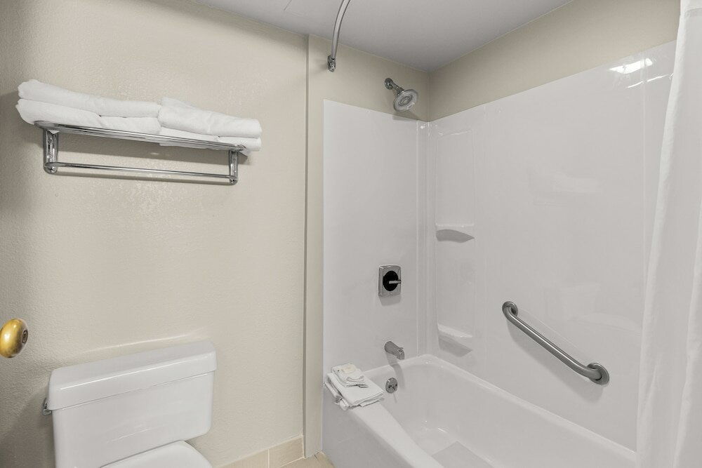 Фото Quality Inn & Suites