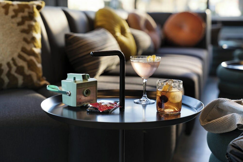 Фото Moxy Oakland Downtown