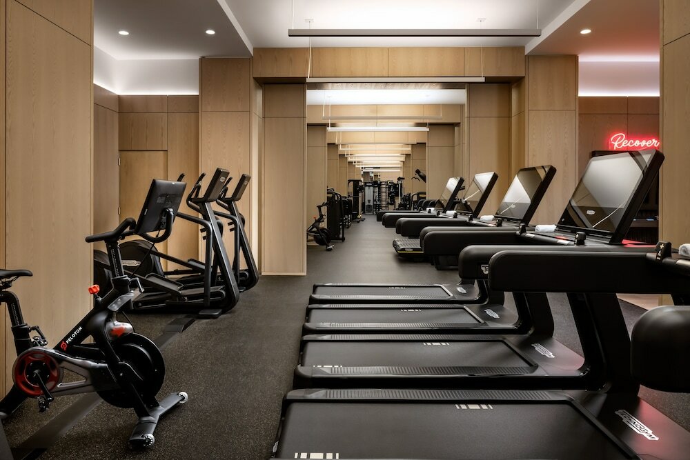 Фото Fairmont Century Plaza Gold Experience