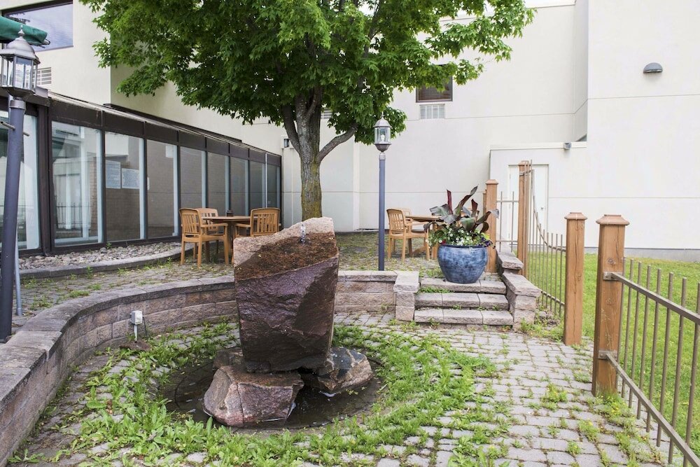 Фото Quality Inn and Conference Centre