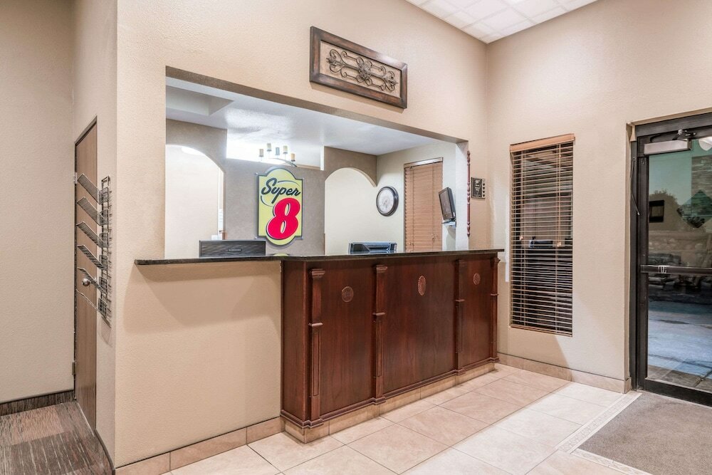 Фото Super 8 by Wyndham Bismarck