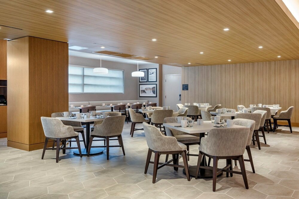 Фото Sheraton Suites Wilmington Downtown