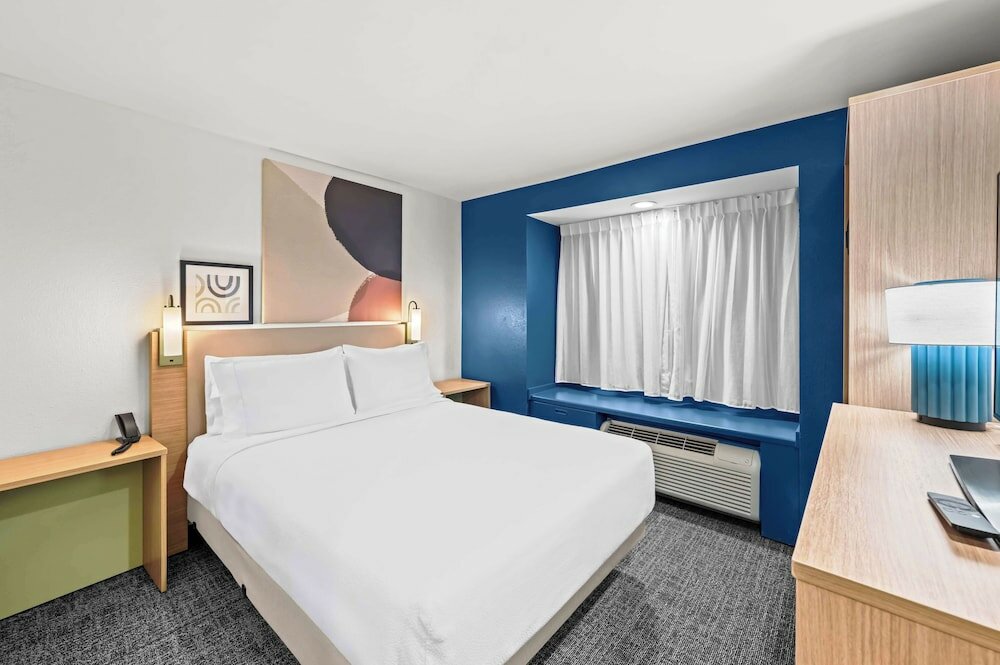 Фото Comfort Inn & Suites Airport Dulles - Gateway