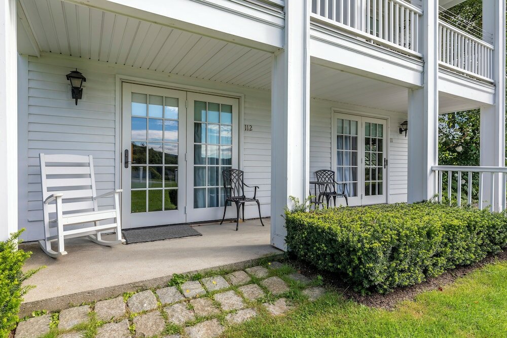 Фото The White House Inn