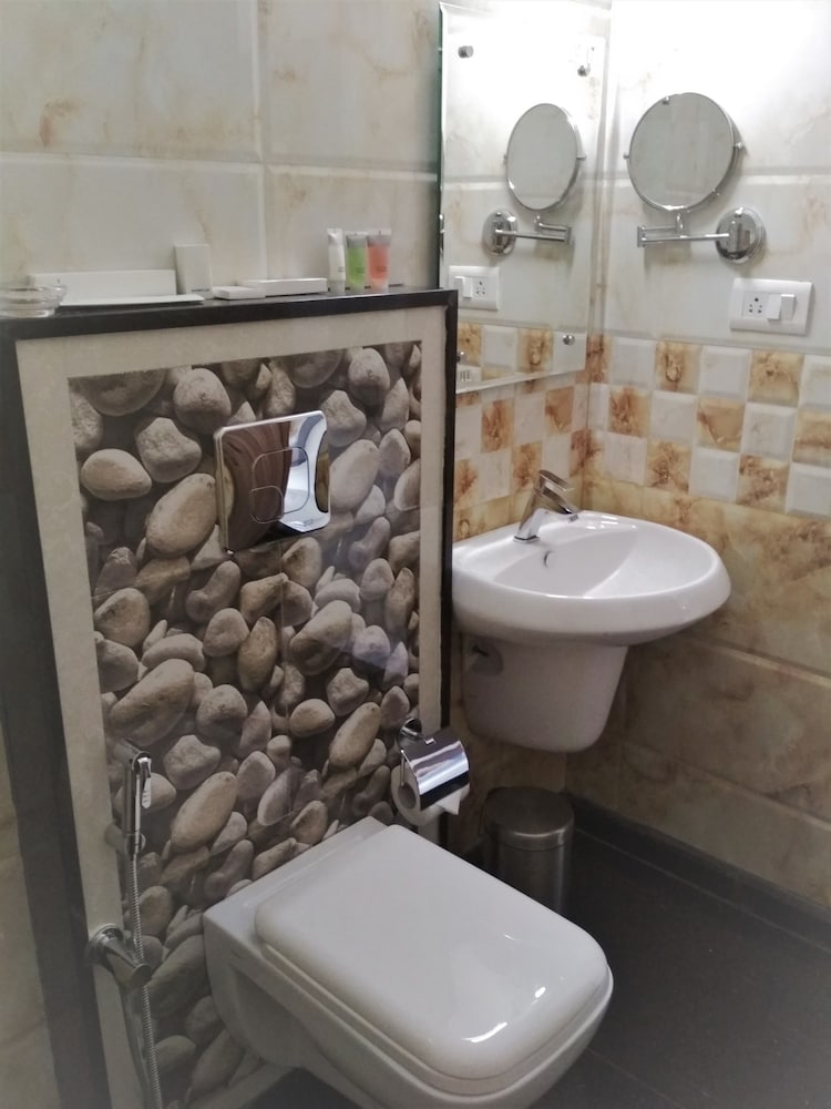 Фото White Castle Corporate Residences