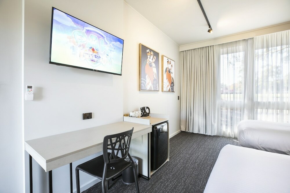 Фото Nightcap at Sandown Park Hotel