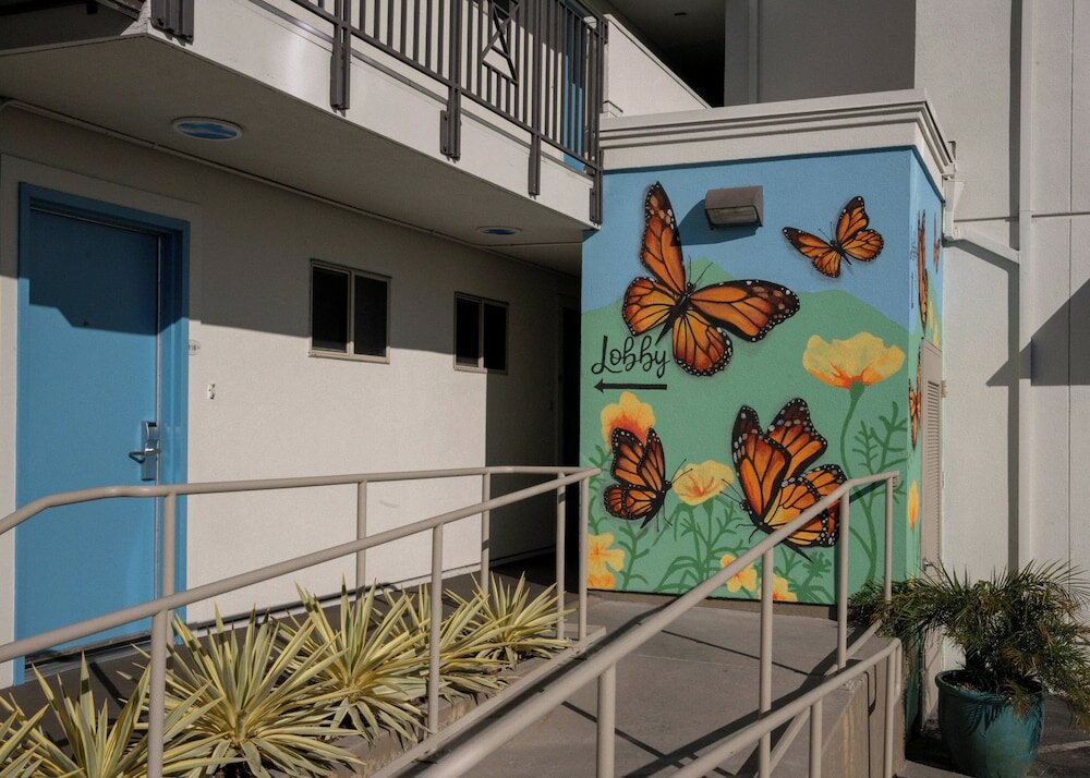 Фото Marin Suites Hotel