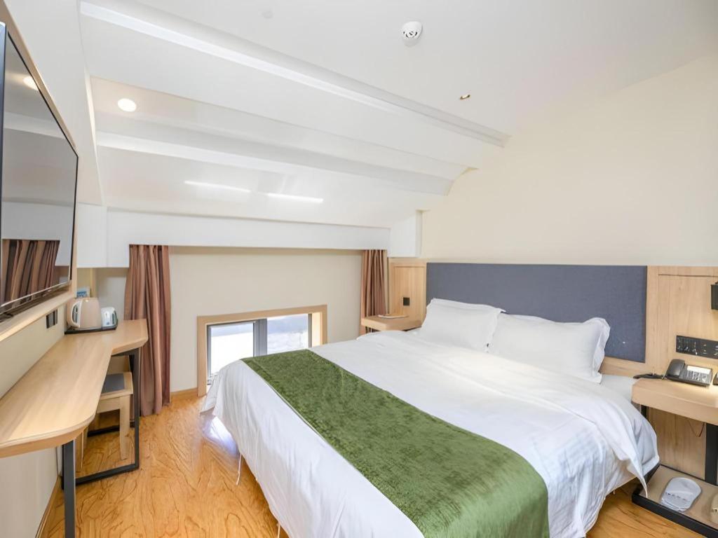 Фото GreenTree Inn Express Hotel (Beijing Qianmen Dashilan)