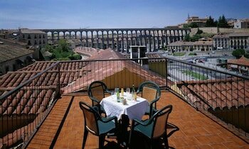 Фото Hotel Ele Acueducto