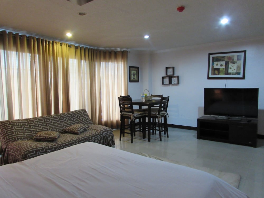 Фото Oyster Plaza Hotel