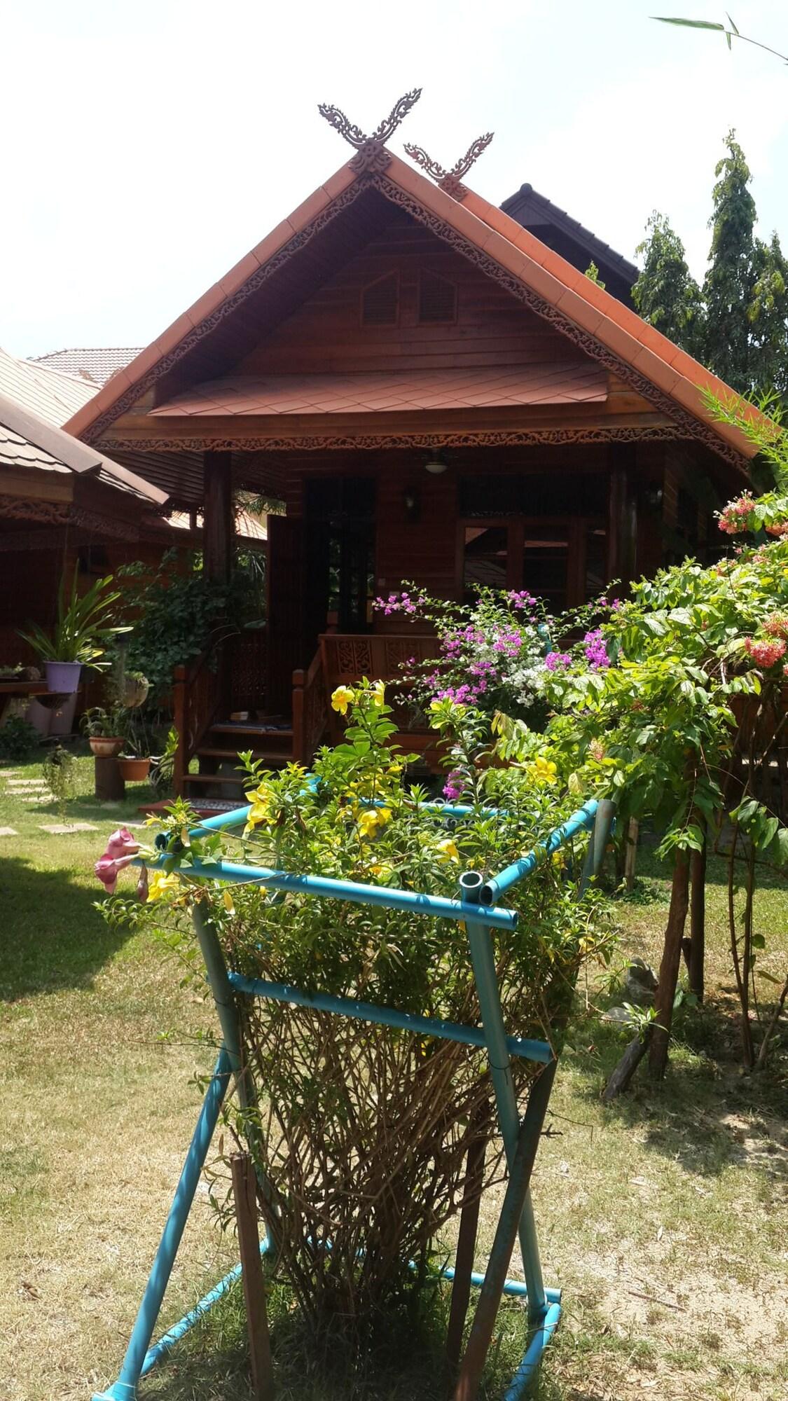 Фото Golden Teak Resort - Baan Sapparot