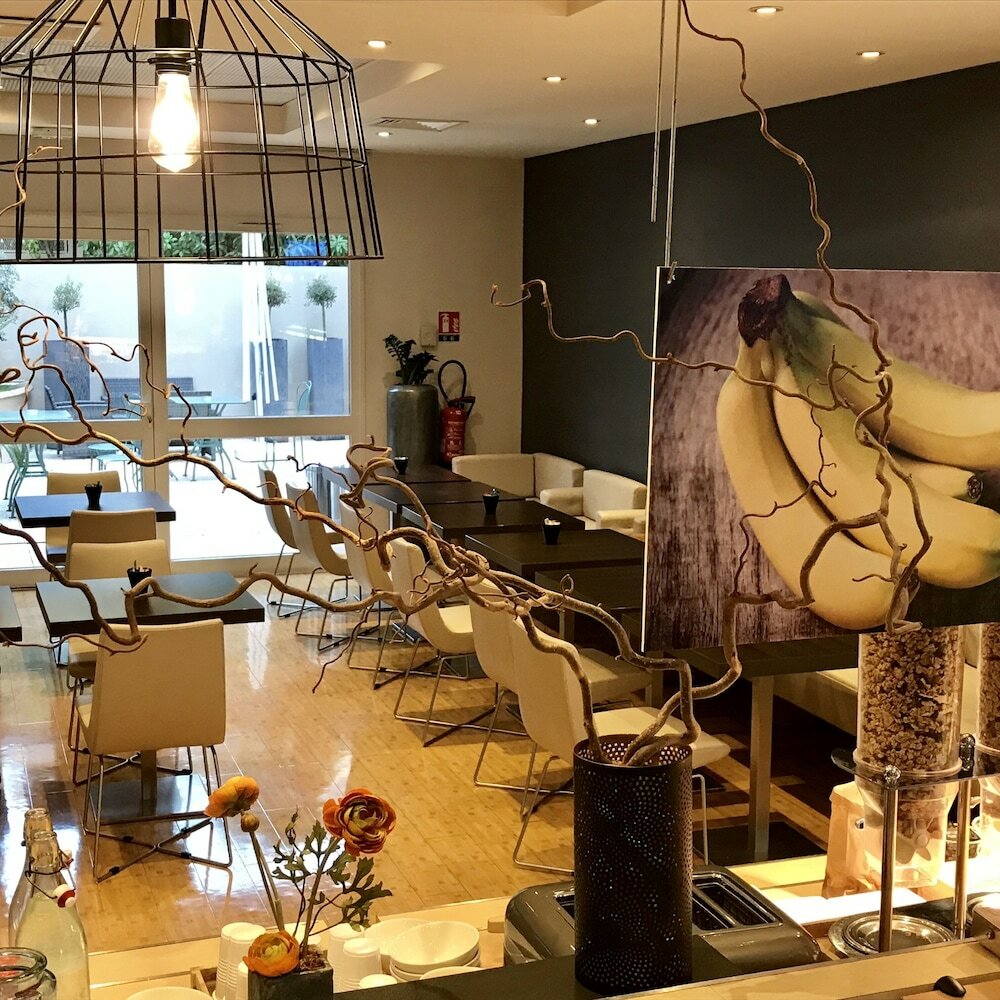 Фото EasyHotel Nice Palais des Congrès