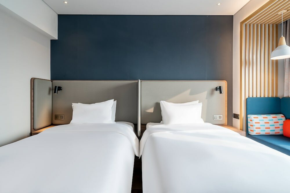 Фото Holiday Inn Express Jinan Jingshi Road