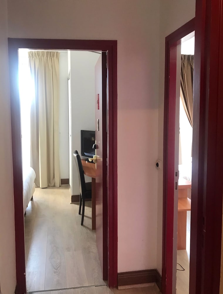 Фото Hotel Colbert