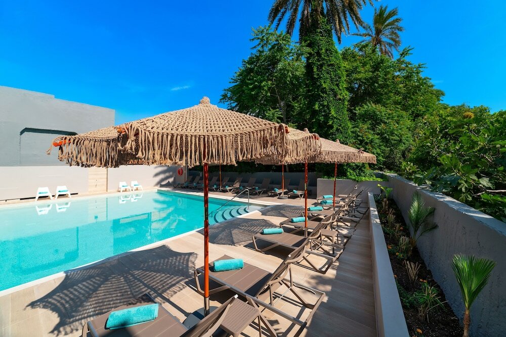 Фото Amphitryon Boutique Hotel