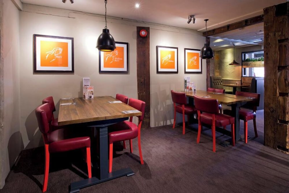 Фото Premier Inn Cambridge North - Girton