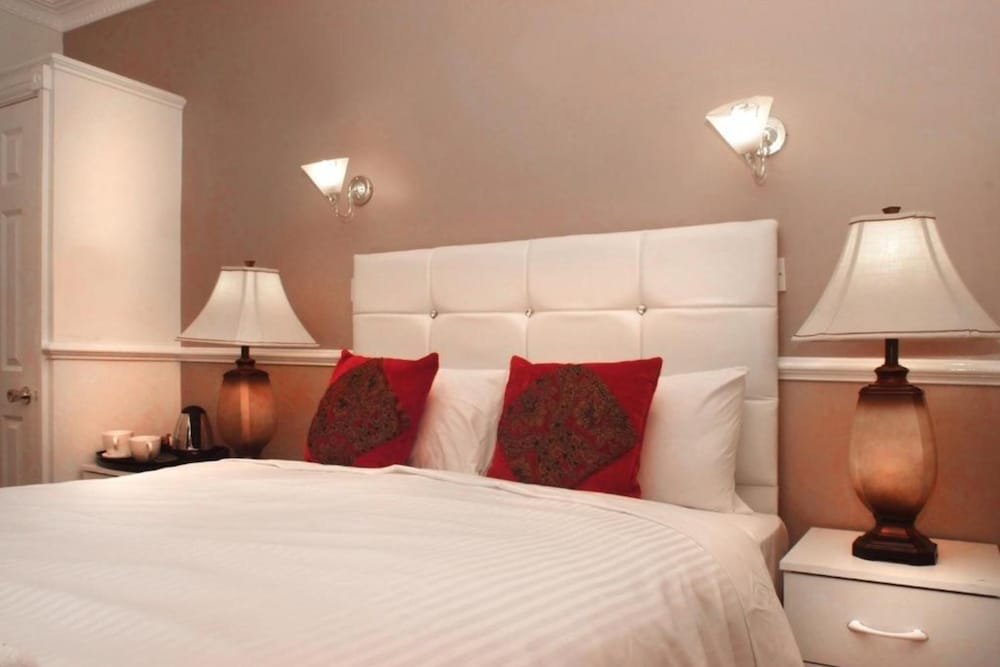 Фото Classic Hyde Park Hotel