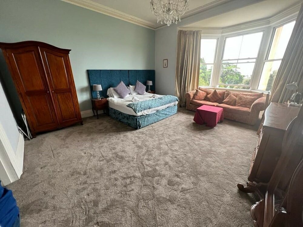 Фото Crofton House Hotel