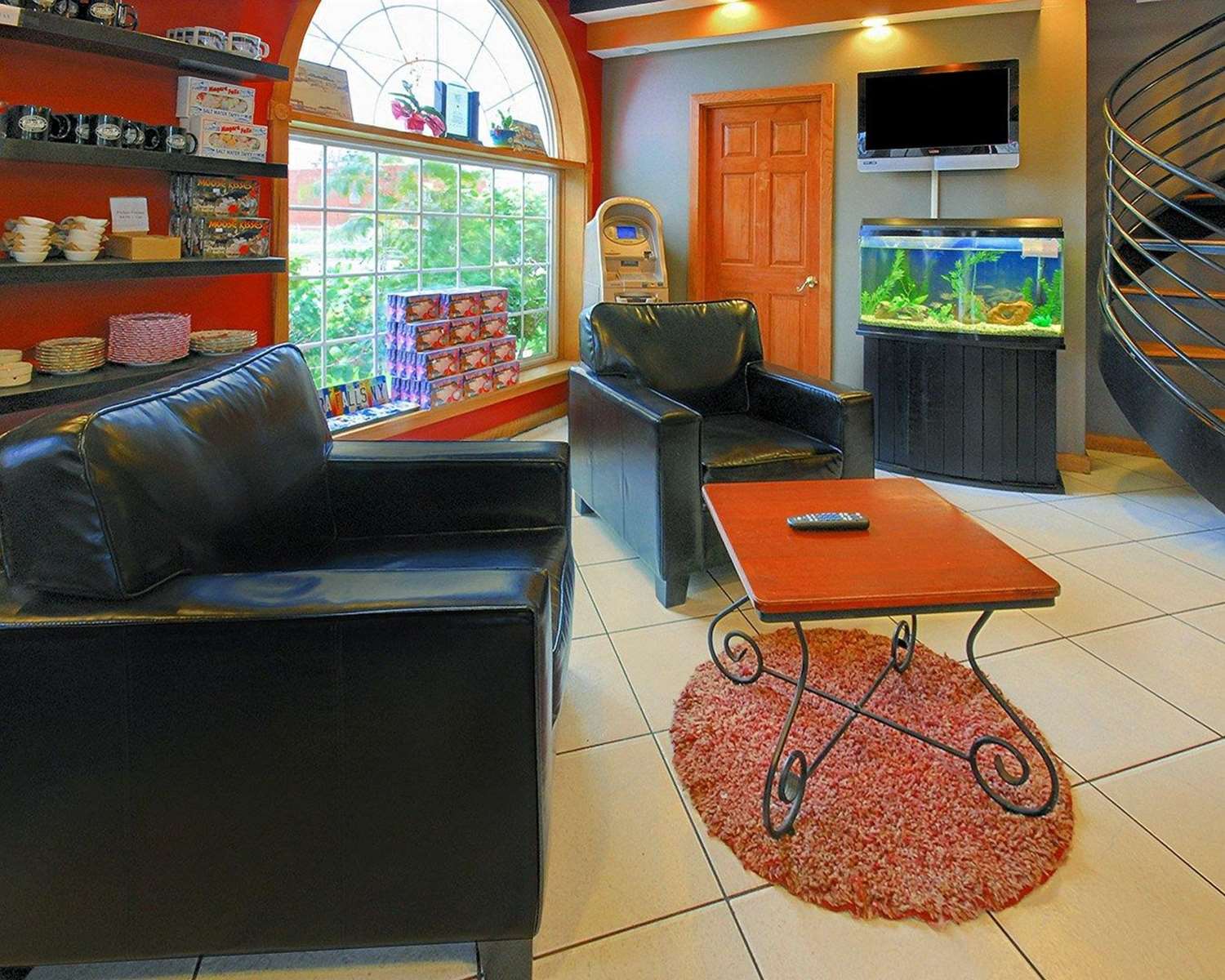 Фото Econo Lodge At The Falls North