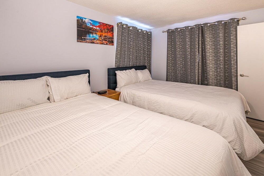 Фото Windtower Lodge and Suites