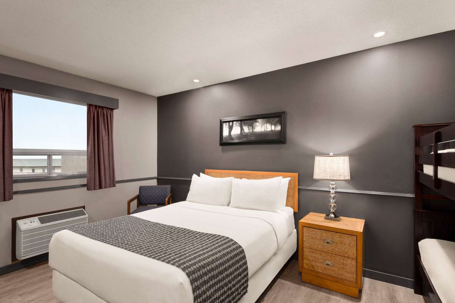 Фото Travelodge by Wyndham Brandon