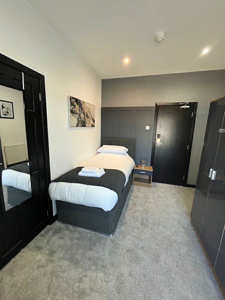 Фото Woodhouse Hotel