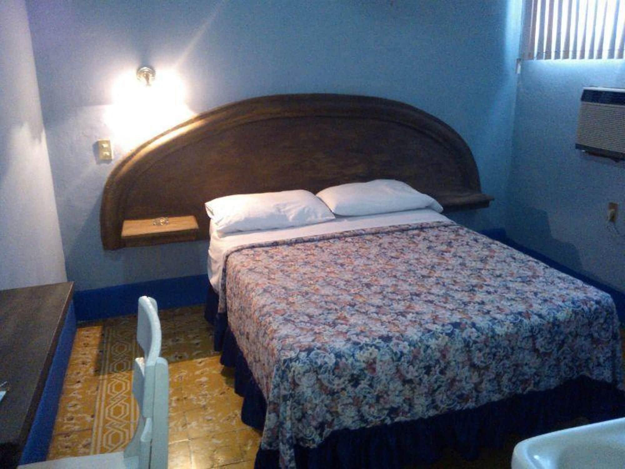 Фото Hotel Morales Inn