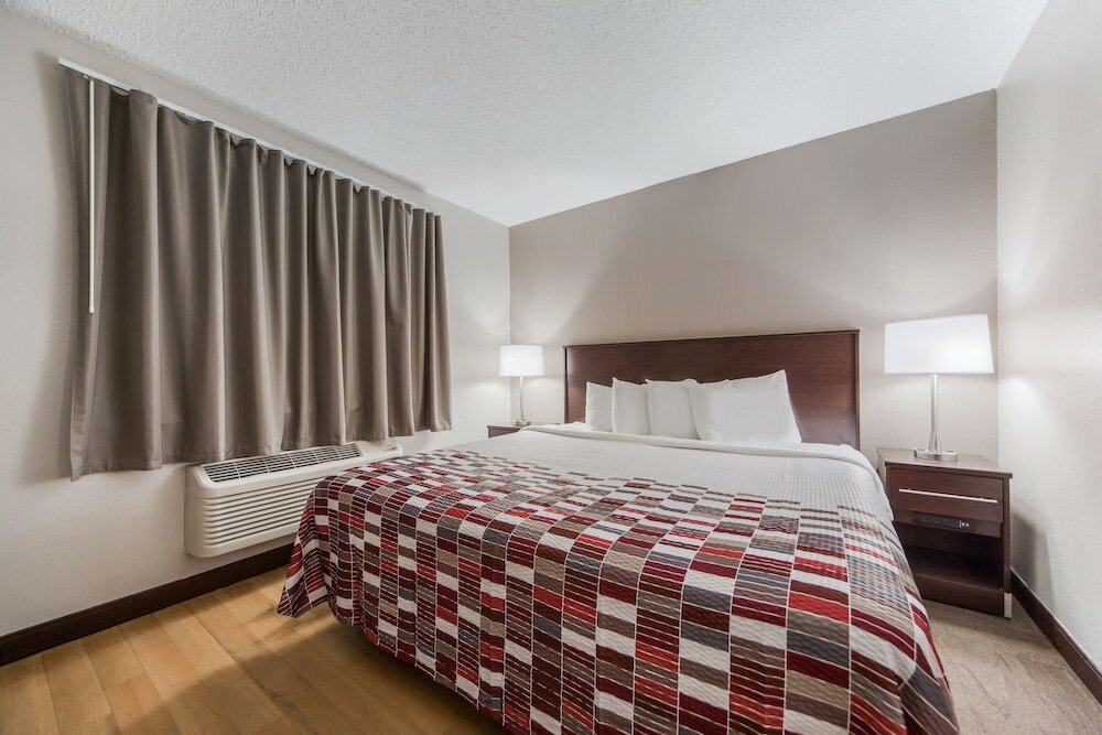 Фото Red Roof Inn & Suites Omaha - Council Bluffs