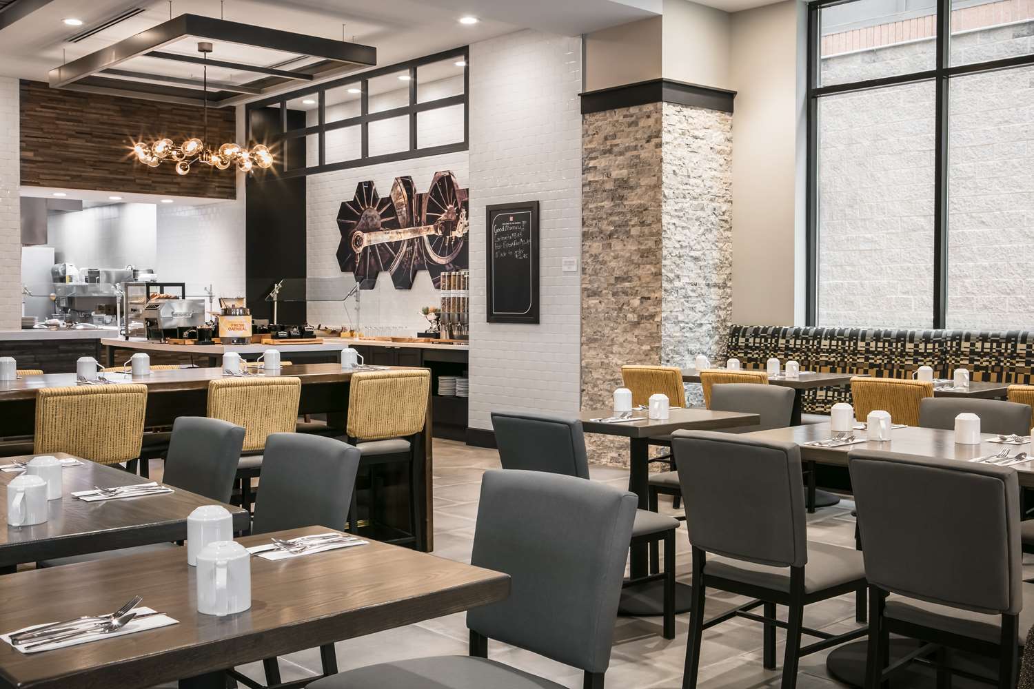 Фото Hilton Garden Inn Iowa City Downtown University