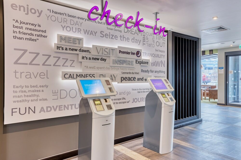 Фото Premier Inn London New Southgate Hotel
