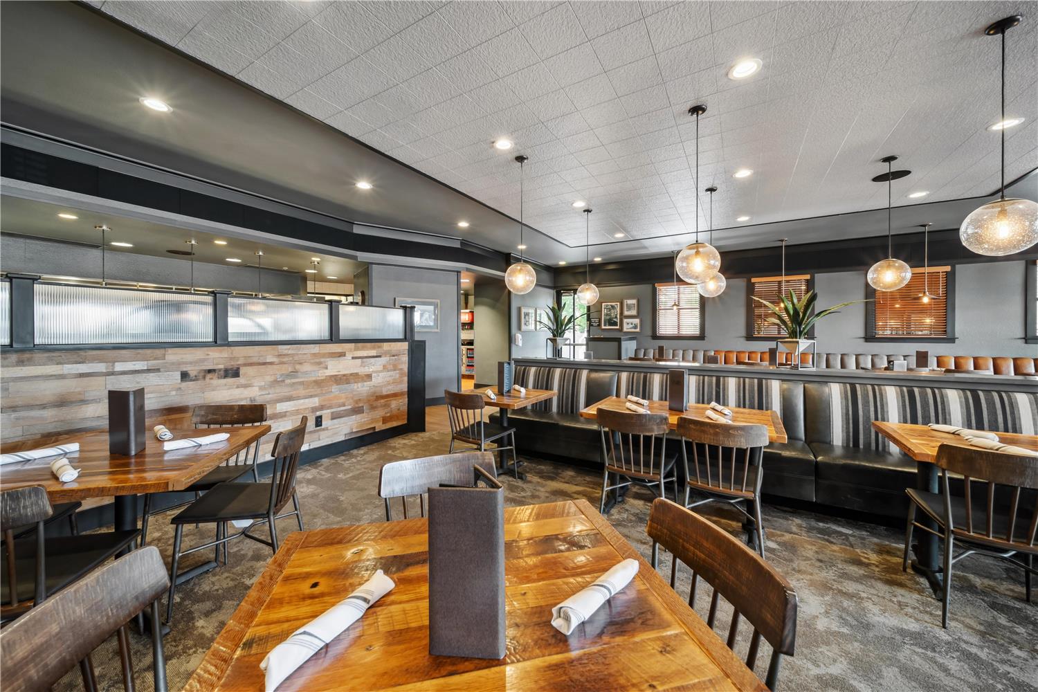 Фото Best Western Plus Hilltop Inn