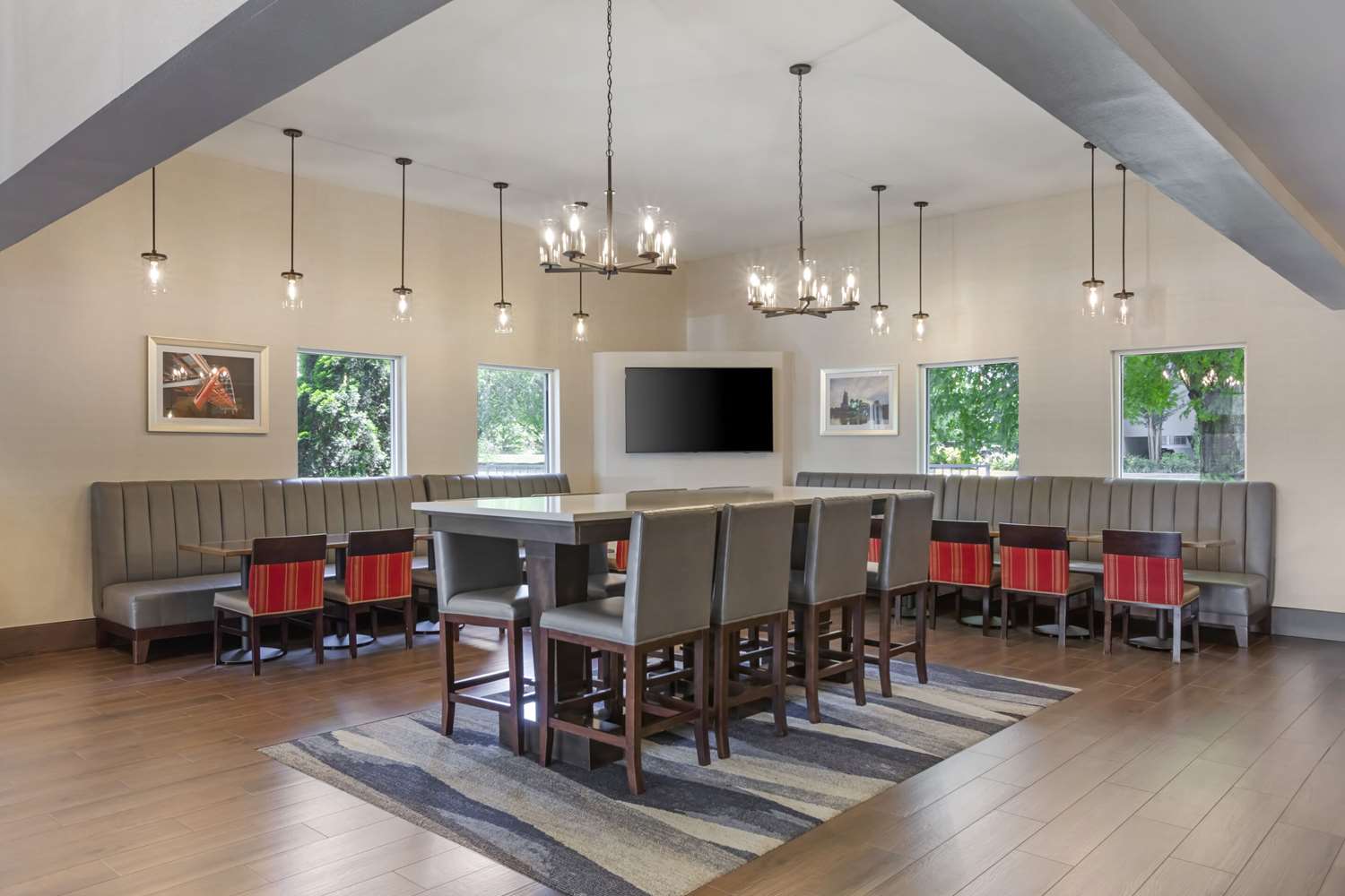 Фото Comfort Suites Airport