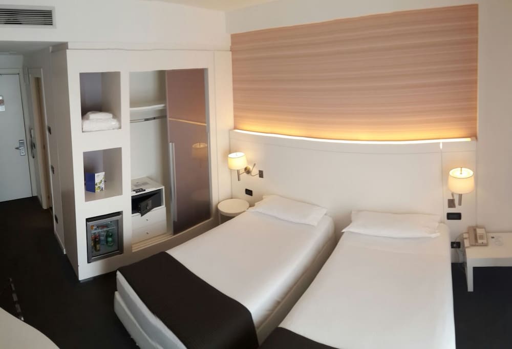 Фото iH Hotels Roma Z3