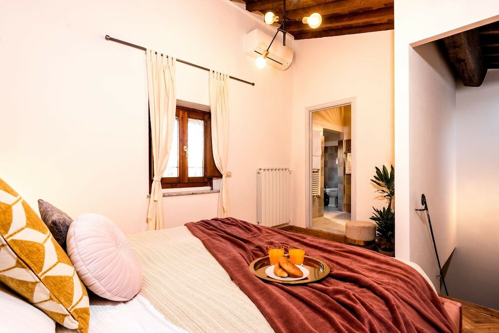 Фото New Florence palazzo - 3 Bedrooms - Private Terrace - Wifi